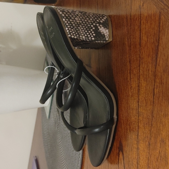 Sandals - Picture 3 of 5